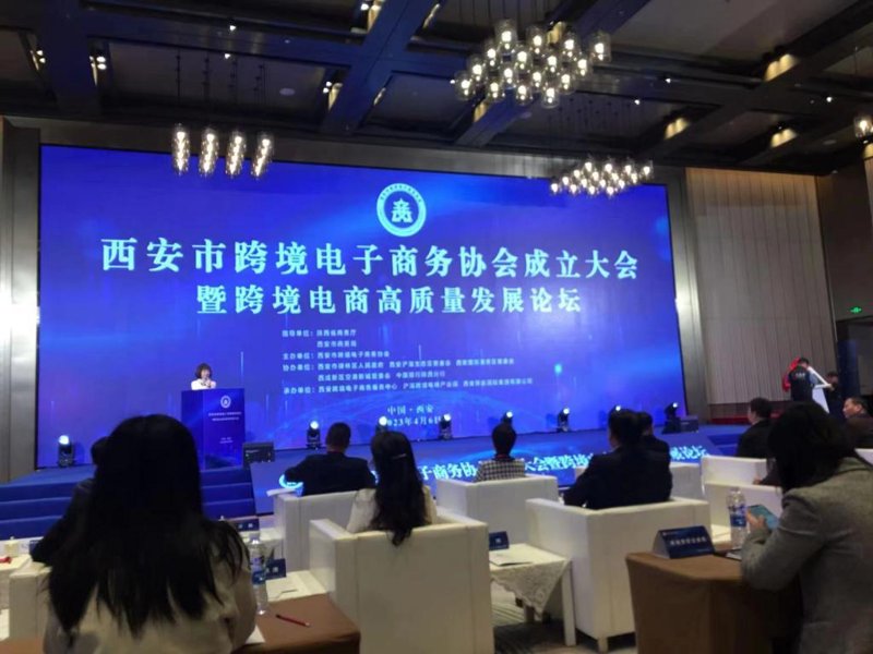 在西安新奇迹电子商务有限公司工作的张明，最近被问到了一个让人头疼的问题：电子商务专业到底要学习些什么？带着这个问题，我们采访了他。